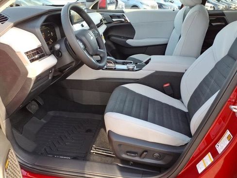 New 2025 Mitsubishi Outlander SE image 5