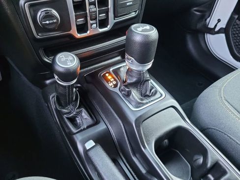 Used 2024 Jeep Wrangler Unlimited w/ Convenience Group image 29