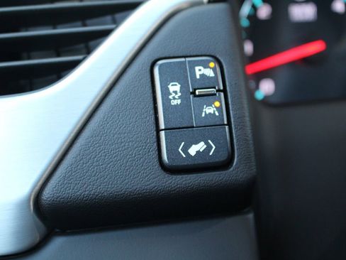 Used 2018 GMC Yukon XL SLT image 30