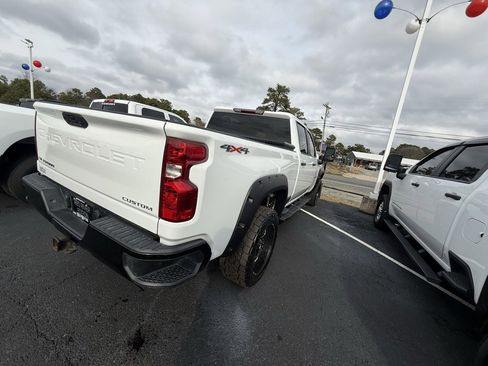 Used 2022 Chevrolet Silverado 2500 Custom w/ Custom Value Package image 7