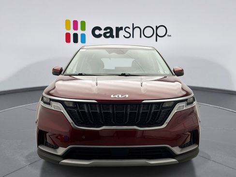 Used 2024 Kia Carnival EX image 8