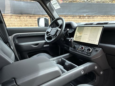 New 2026 Land Rover Defender 130 X-Dynamic SE AWD/4WD image 8