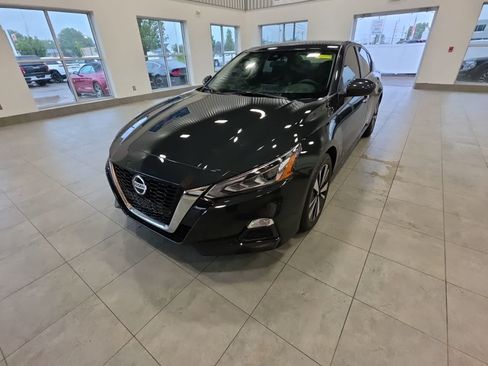 Used 2022 Nissan Altima 2.5 SV FWD image 1