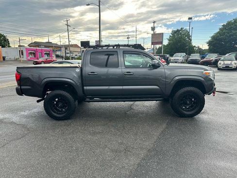 Used 2020 Toyota Tacoma SR AWD/4WD image 4