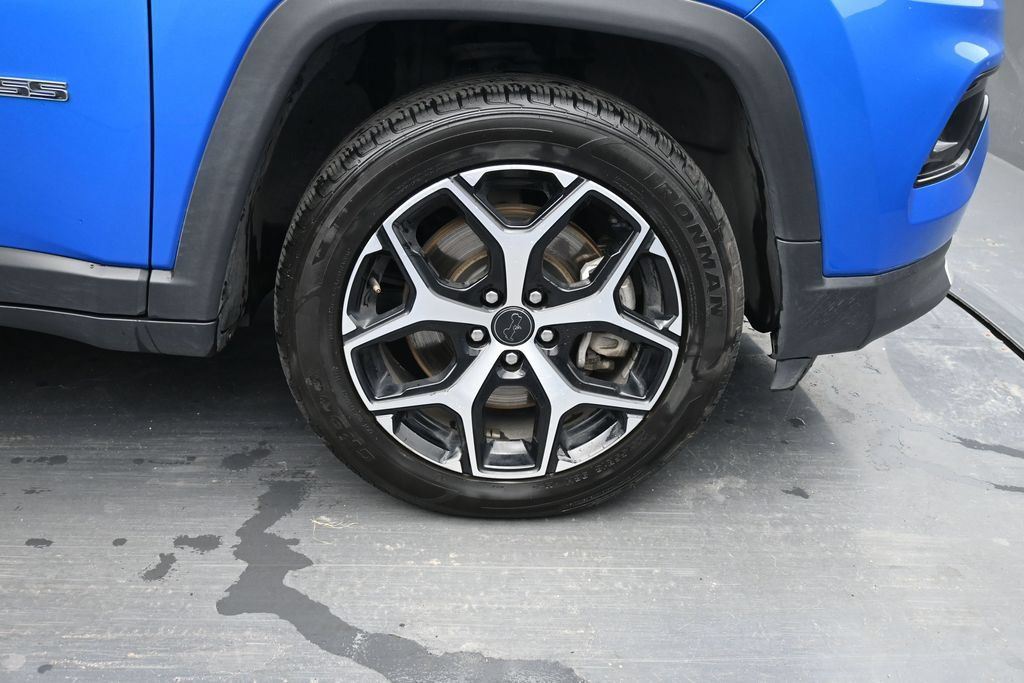 Used 2025 Jeep Compass Limited AWD/4WD image 13