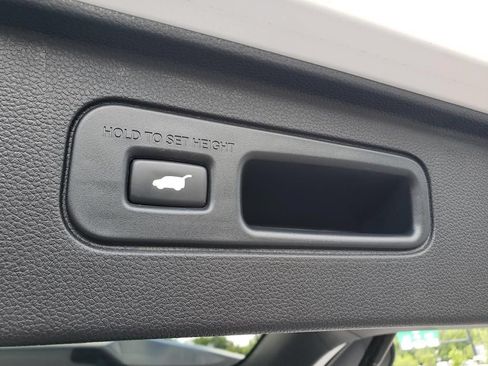 Used 2025 Honda Pilot EX-L image 8