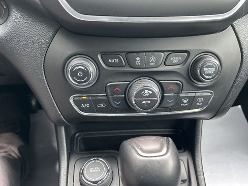 Used 2022 Jeep Cherokee Latitude Lux AWD/4WD image 19
