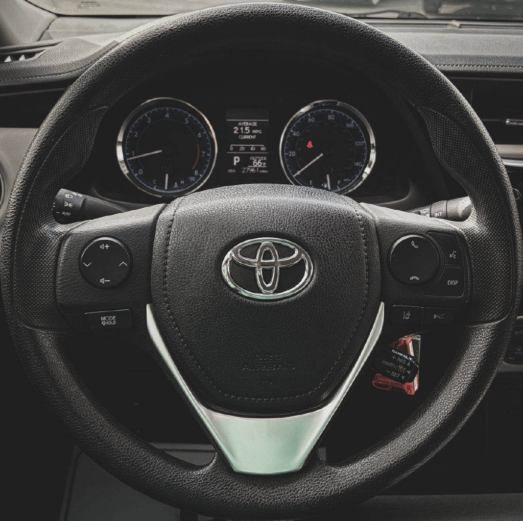 Used 2017 Toyota Corolla LE FWD image 8