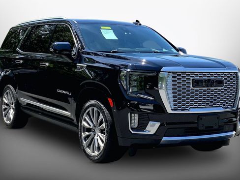Used 2021 GMC Yukon Denali w/ Denali Premium Package AWD/4WD image 3