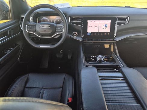 Used 2024 Jeep Wagoneer Series II AWD/4WD image 19