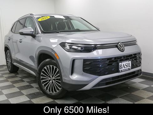 Used 2025 Volkswagen Tiguan S w/ 18" Wheel Package AWD/4WD image 2