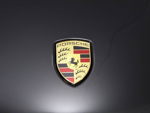 Certified 2025 Porsche Macan image 15