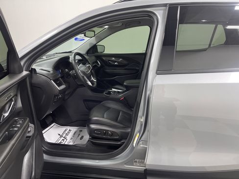 Used 2023 GMC Terrain SLT w/ Elevation Edition image 9