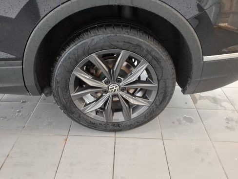 Used 2022 Volkswagen Tiguan SE AWD/4WD image 15