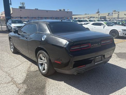 Used 2015 Dodge Challenger SXT w/ Driver Convenience Group RWD image 4