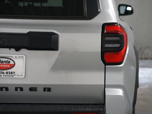 Certified 2025 Toyota 4Runner SR5 AWD/4WD image 10