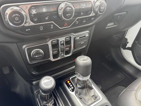 Used 2023 Jeep Wrangler Unlimited Sahara image 12