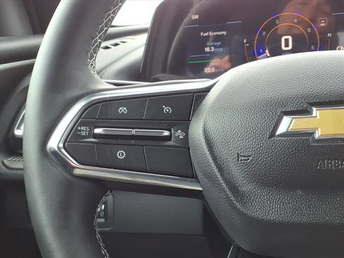 Used 2025 Chevrolet Traverse LT w/ Driver Confidence Package image 32