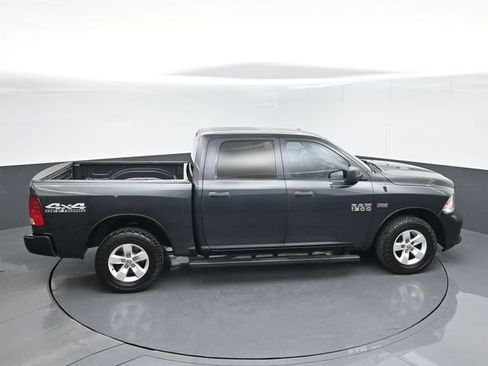 Used 2018 RAM 1500 Express AWD/4WD image 43