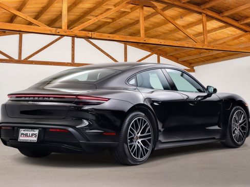 Used 2022 Porsche Taycan RWD image 5