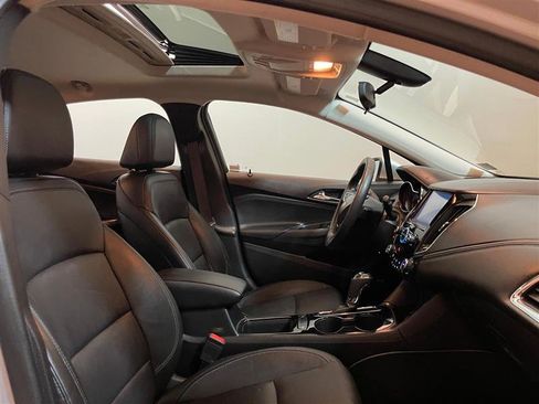 Used 2017 Chevrolet Cruze LT image 60