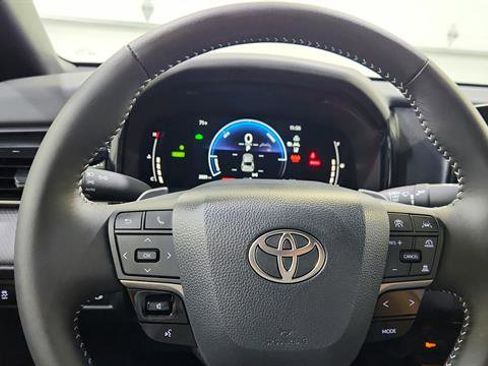 Used 2025 Toyota Camry SE w/ Convenience Package FWD image 15