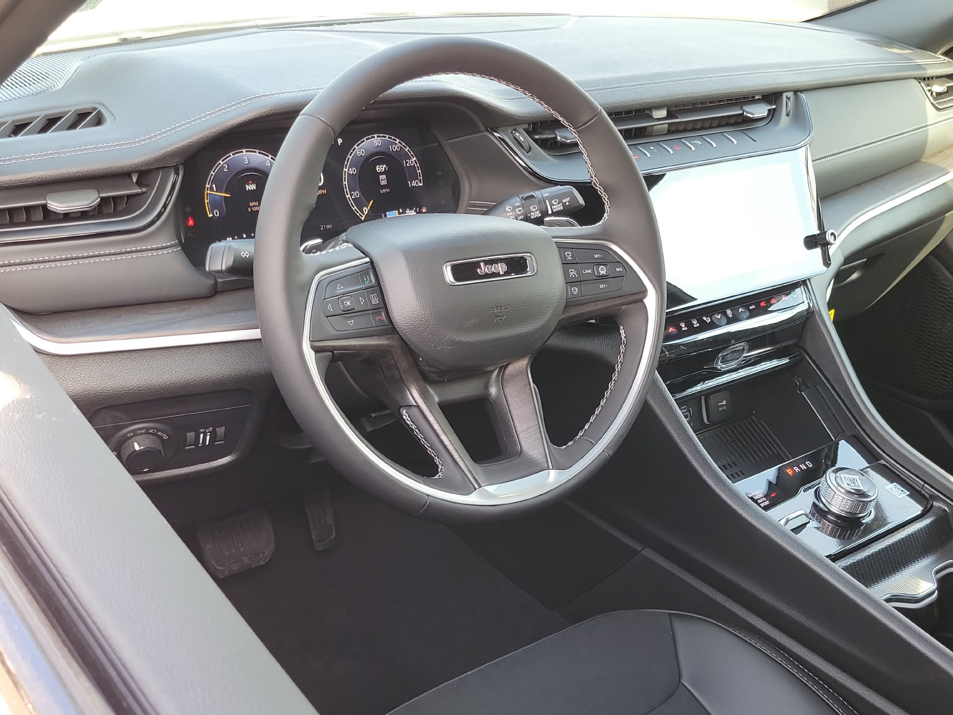 New 2026 Jeep Grand Cherokee Altitude AWD/4WD image 3