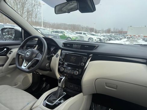 Used 2019 Nissan Rogue Sport SV image 17