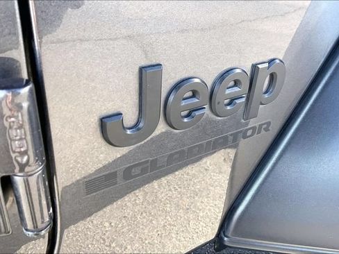 Used 2023 Jeep Gladiator Sport AWD/4WD image 34