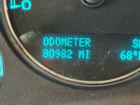 Used 2013 Chevrolet Avalanche LTZ image 20