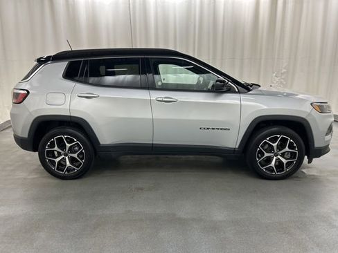 Used 2025 Jeep Compass Limited AWD/4WD image 7