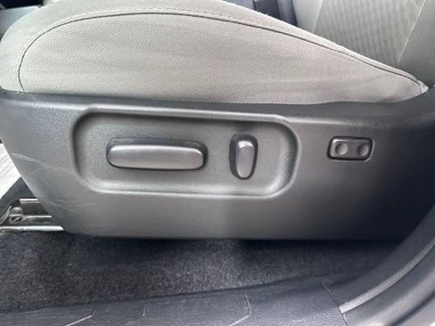 Used 2021 Toyota Tacoma SR5 AWD/4WD image 19