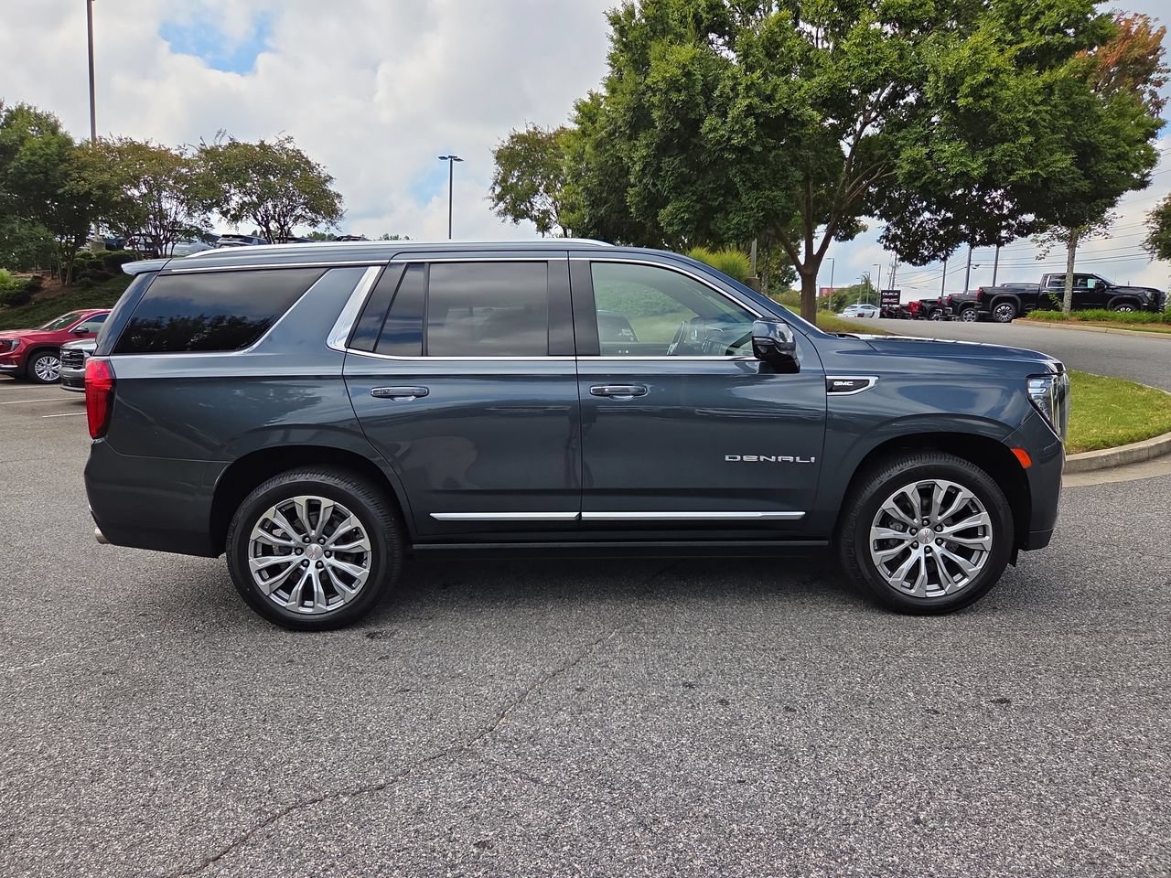 Used 2021 GMC Yukon Denali w/ Denali Ultimate Package AWD/4WD image 9