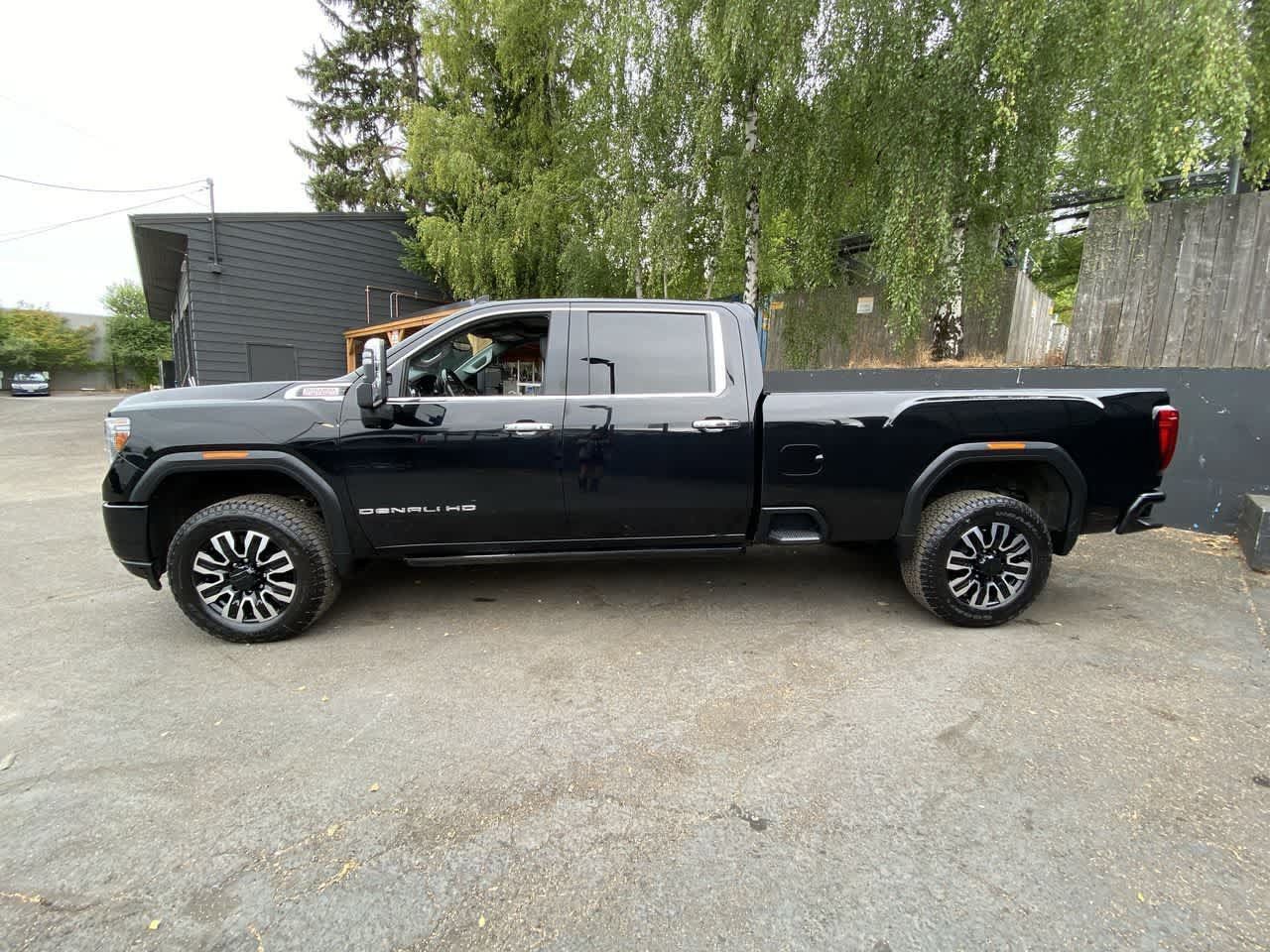 Used 2020 GMC Sierra 3500 Denali w/ Denali Ultimate Package AWD/4WD image 3