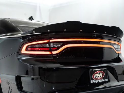 Used 2019 Dodge Charger Scat Pack w/ Dynamics Package RWD image 9