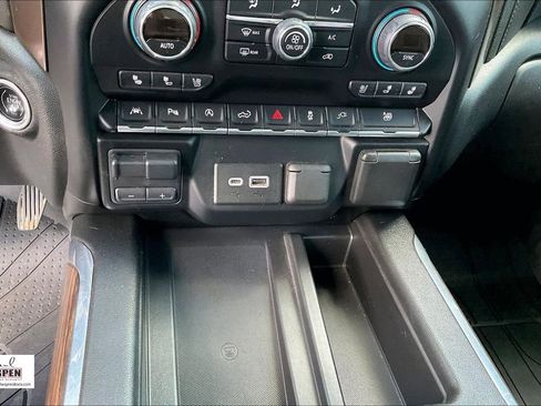 Used 2019 Chevrolet Silverado 1500 High Country image 32