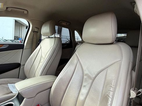 Used 2019 Lincoln MKC Select w/ Select Plus Package FWD image 23
