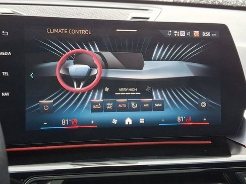 Used 2024 BMW X1 xDrive28i w/ Premium Package image 18