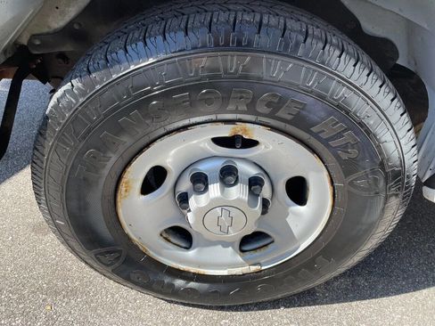 Used 2014 Chevrolet Express 2500 image 24