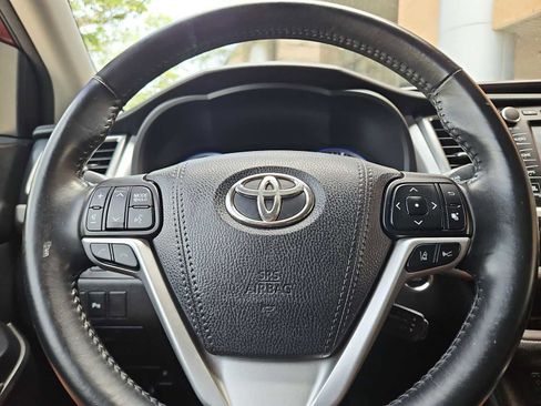 Used 2018 Toyota Highlander Limited FWD image 36
