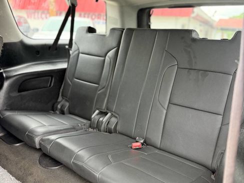 Used 2018 Chevrolet Suburban LT RWD image 21