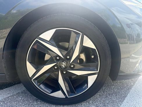 Used 2021 Hyundai Elantra SEL w/ Convenience + Premium Package FWD image 12