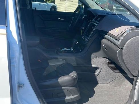 Used 2016 GMC Acadia SLT FWD image 17