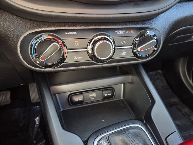 Used 2025 Kia Soul LX w/ LX Technology Package FWD image 25