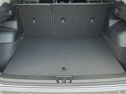 New 2025 Volkswagen Tiguan SE image 29