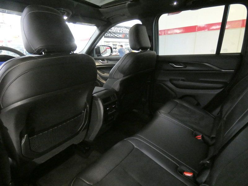 Used 2025 Jeep Grand Cherokee Altitude RWD image 23