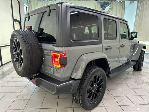 Used 2023 Jeep Wrangler Unlimited Sahara AWD/4WD image 5