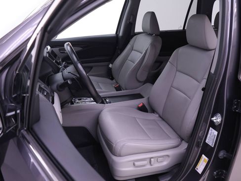 Used 2021 Honda Pilot Touring image 4