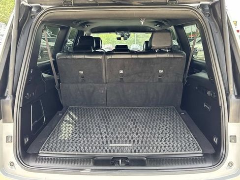Used 2024 Jeep Wagoneer L Series II w/ Flexible Seating Group RWD image 12