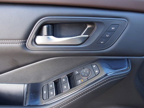 Used 2023 Nissan Rogue SL w/ SL Premium Package image 20